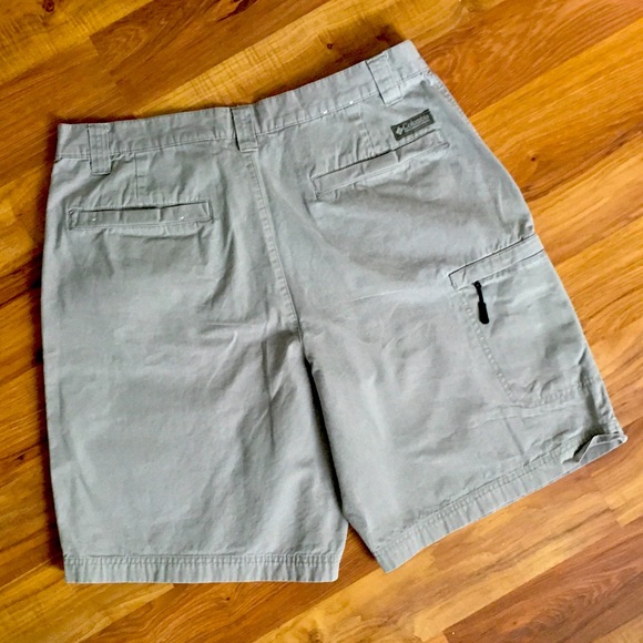 Men’s Columbia Zip Cargo Shorts, Size 36, Inseam 10, Grey - Picture 2 of 6